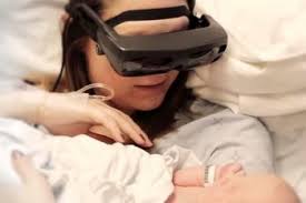 Madre ciega ve a su bebé por primera vez